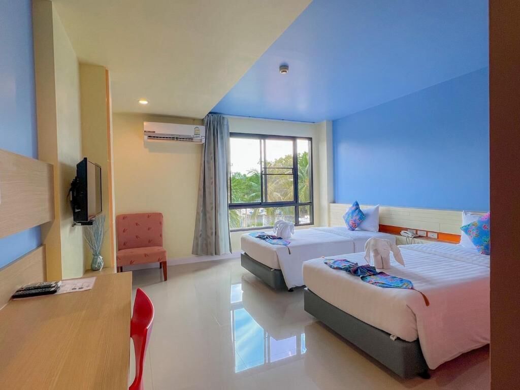 Minibar, desk, free WiFi