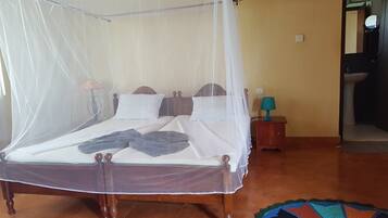 Standard Twin Room, 1 Bedroom, Beachfront | 1 bedroom, desk, bed sheets