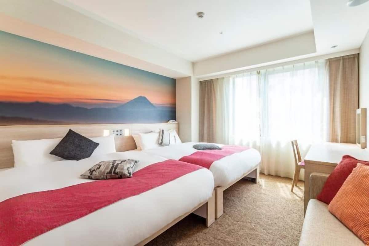 1 bedroom, blackout drapes, iron/ironing board, free WiFi