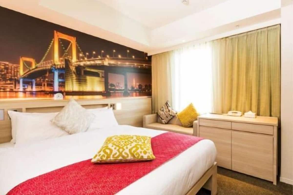 1 bedroom, blackout drapes, iron/ironing board, free WiFi