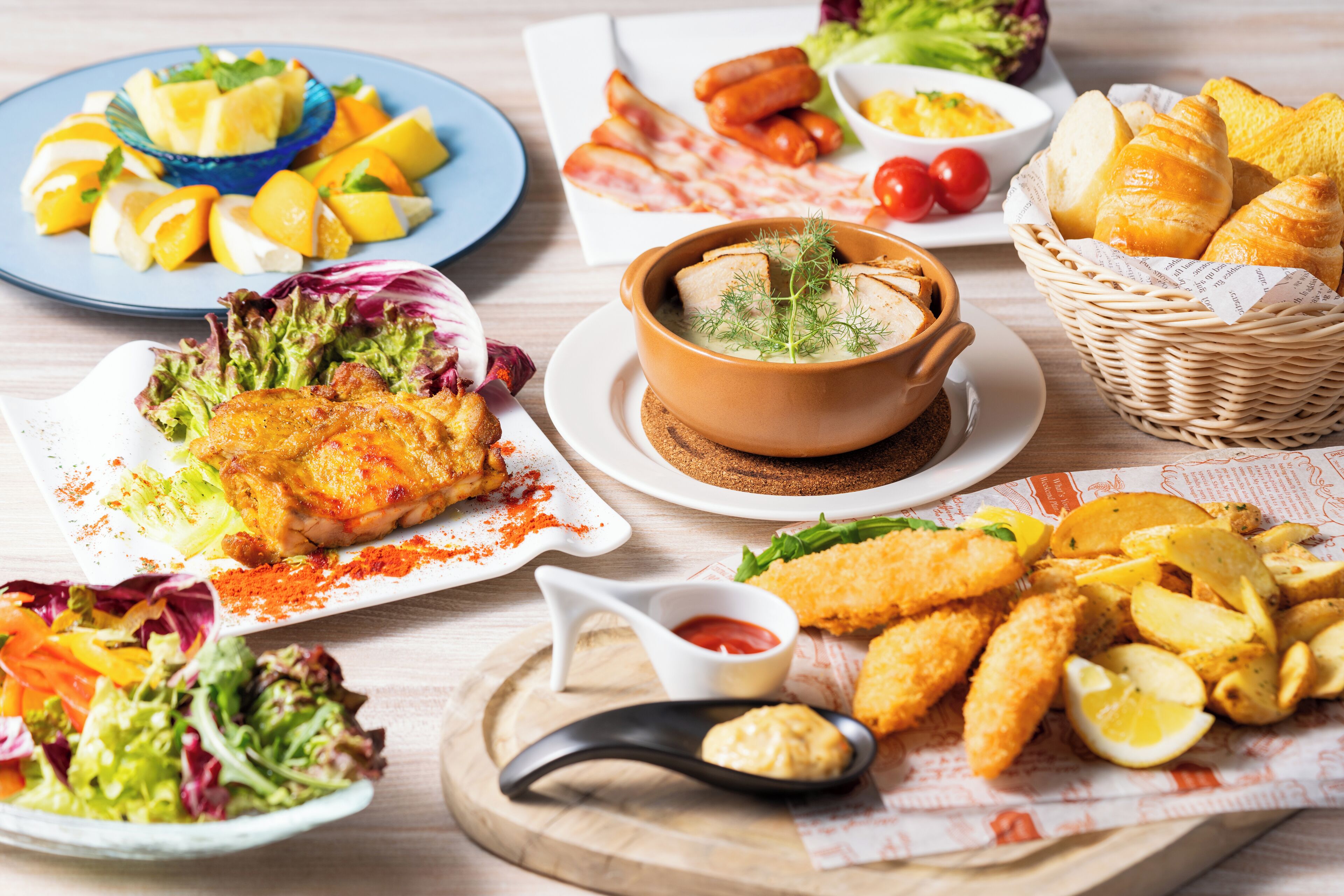 Daily buffet breakfast (JPY 2310 per person)