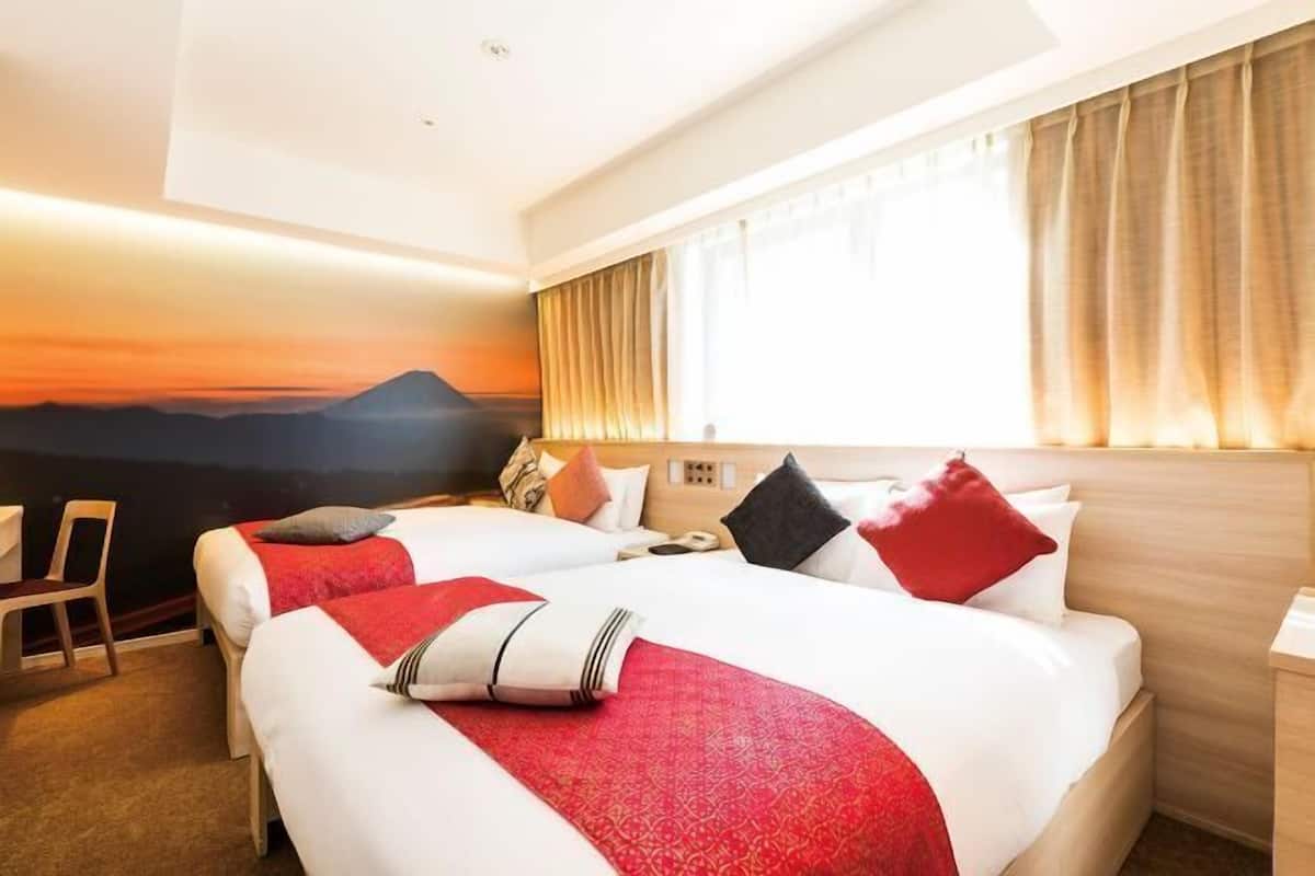 1 bedroom, blackout drapes, iron/ironing board, free WiFi