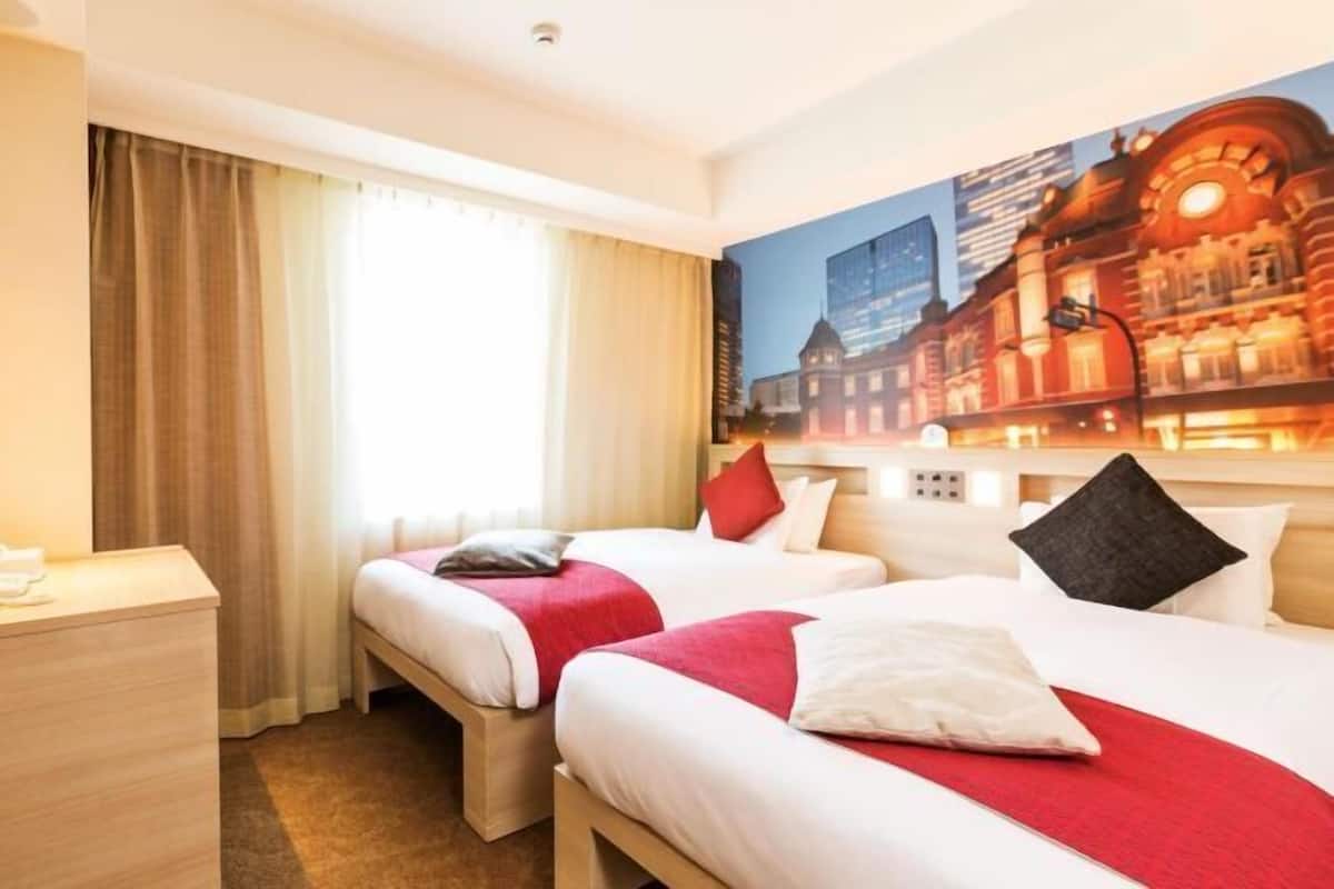 1 bedroom, blackout drapes, iron/ironing board, free WiFi