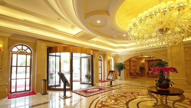 A grand lobby with a large chandelier, arched doorways, and a polished marble floor. - Shanghai Waigaoqiao Free Trade Zone Vienna Hotel (Shanghai)