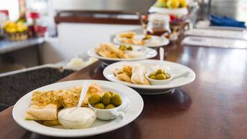 Colazione continentale, servita tutte le mattine (8 EUR a persona)