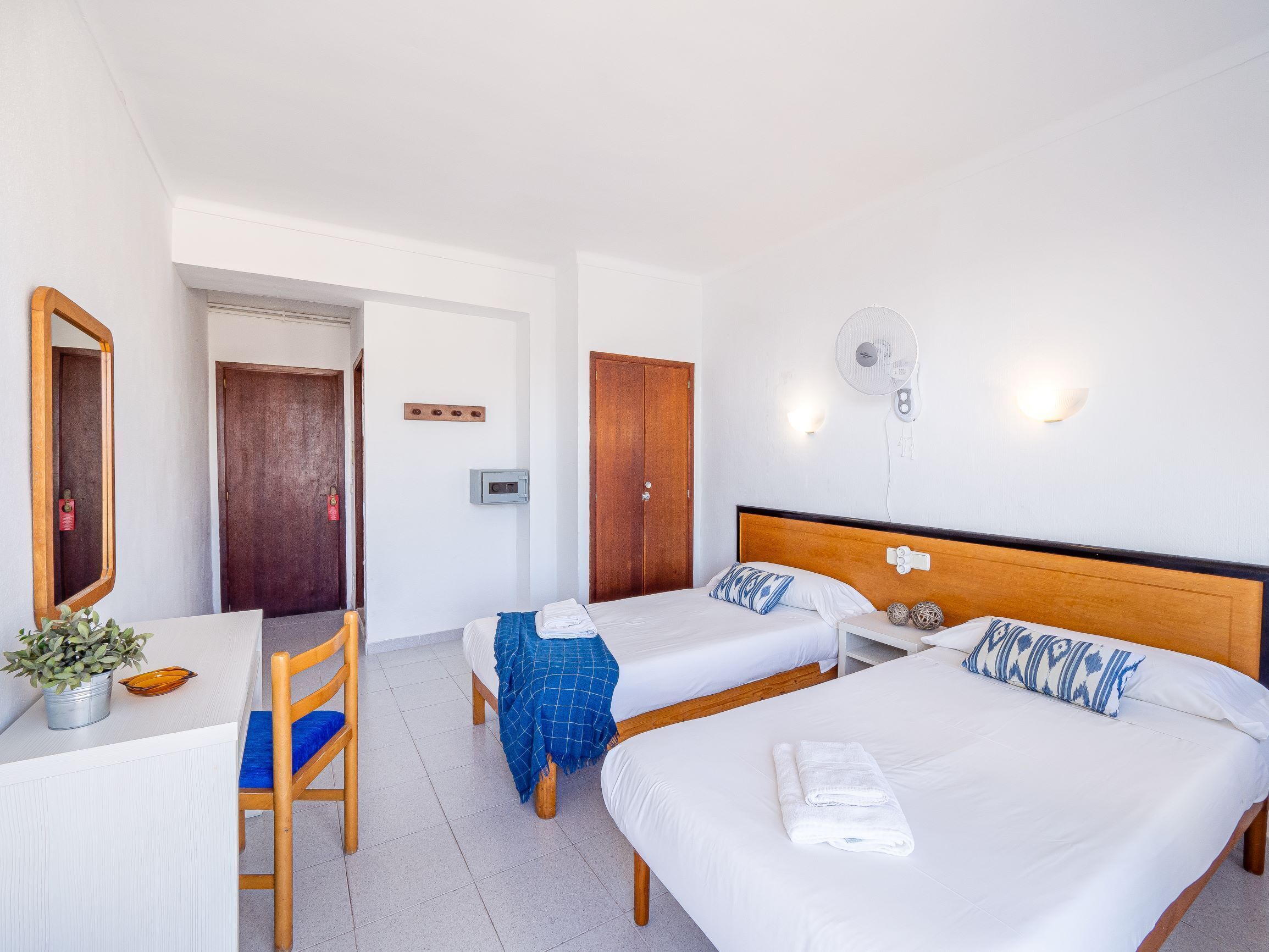 Photo - Hostal Port Corona