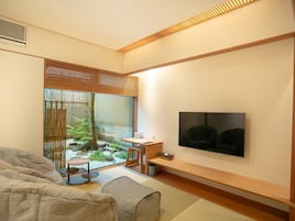 豪華雙床房, 1 間臥室, 非吸煙房, 地面層 | 1 間臥室、羽絨被、客房內保險箱、獨特裝潢