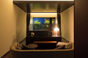 Deluxe Double Room, 1 King Bed, Balcony, Garden View | 1 bedroom, down comforters, in-room safe, individually decorated - Makino Oto Kanazawa (Kanazawa)