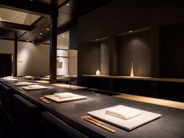 供應晚餐，日本料理，花園景觀