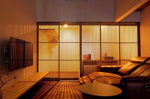 1 室のベッドルーム、羽毛の掛け布団、セーフティボックス (室内)、客室ごとに異なる装飾