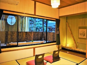 Japanese Style Room, 3 People (Shared bathroom and toilet) Check-in 5PM to 9PM