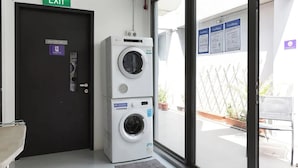 Laundry room - Checkers Backpackers (Singapore)