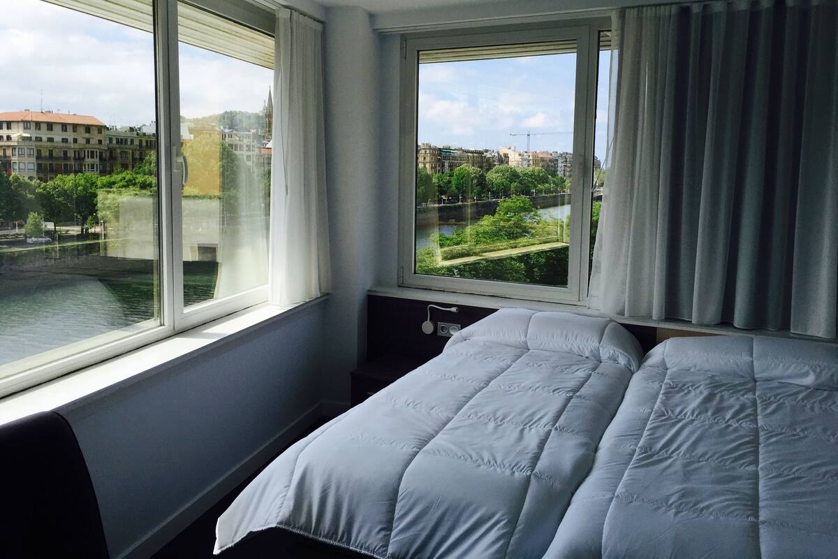 Blackout curtains, free WiFi
