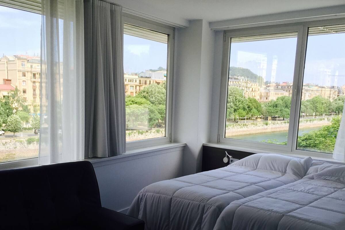 Blackout curtains, free WiFi
