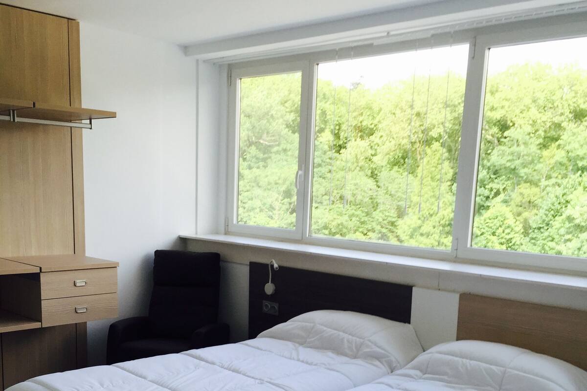 Blackout curtains, free WiFi