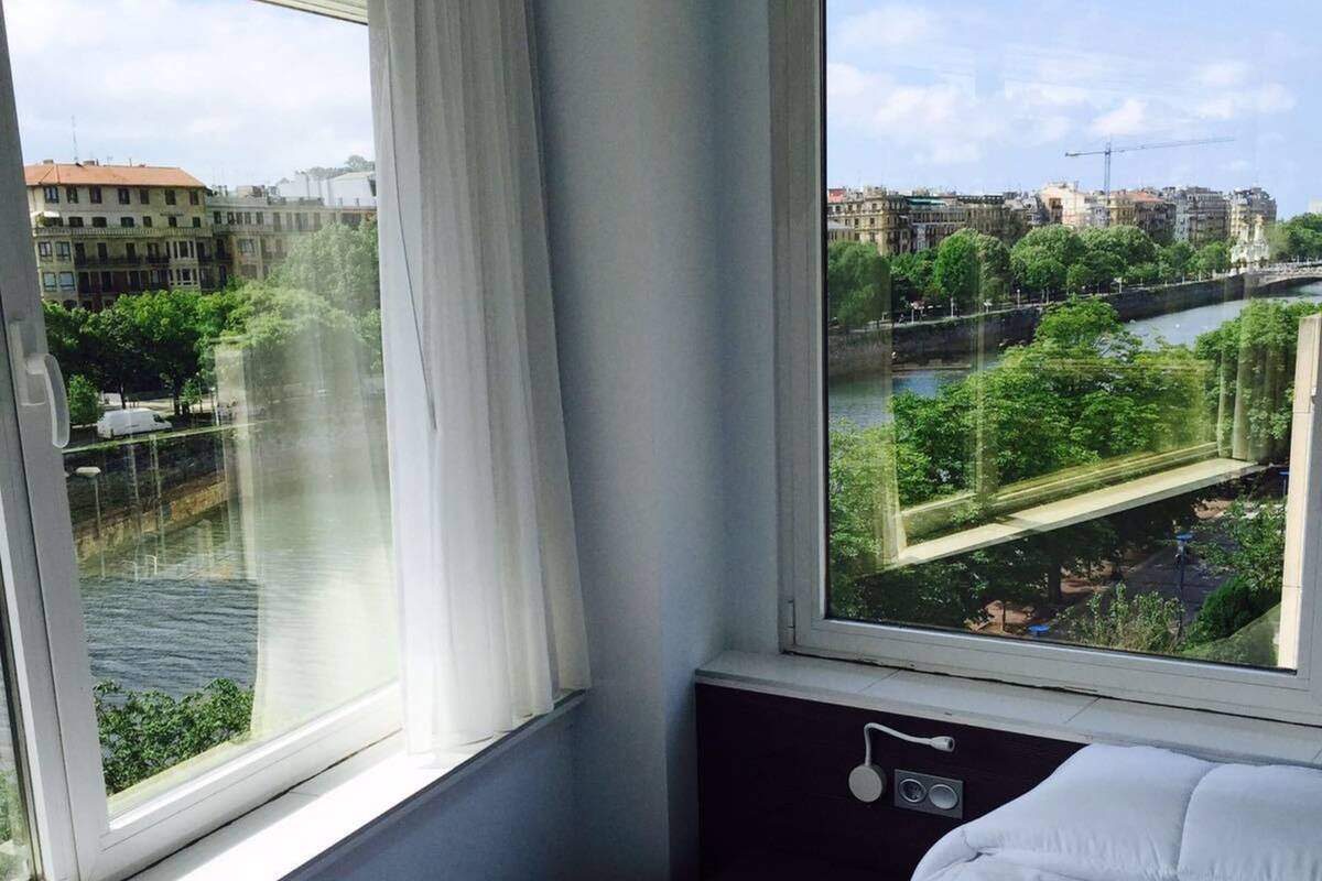 Blackout curtains, free WiFi
