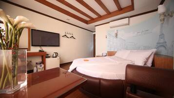 Deluxe Room, 1 Bedroom, Beach View | Blackout drapes, WiFi (free)