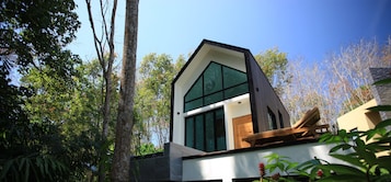 Private Pool Grand Villa | Hypo-allergenic bedding, minibar, in-room safe, individually decorated