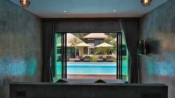 Pool Access | Hypo-allergenic bedding, minibar, in-room safe, individually decorated