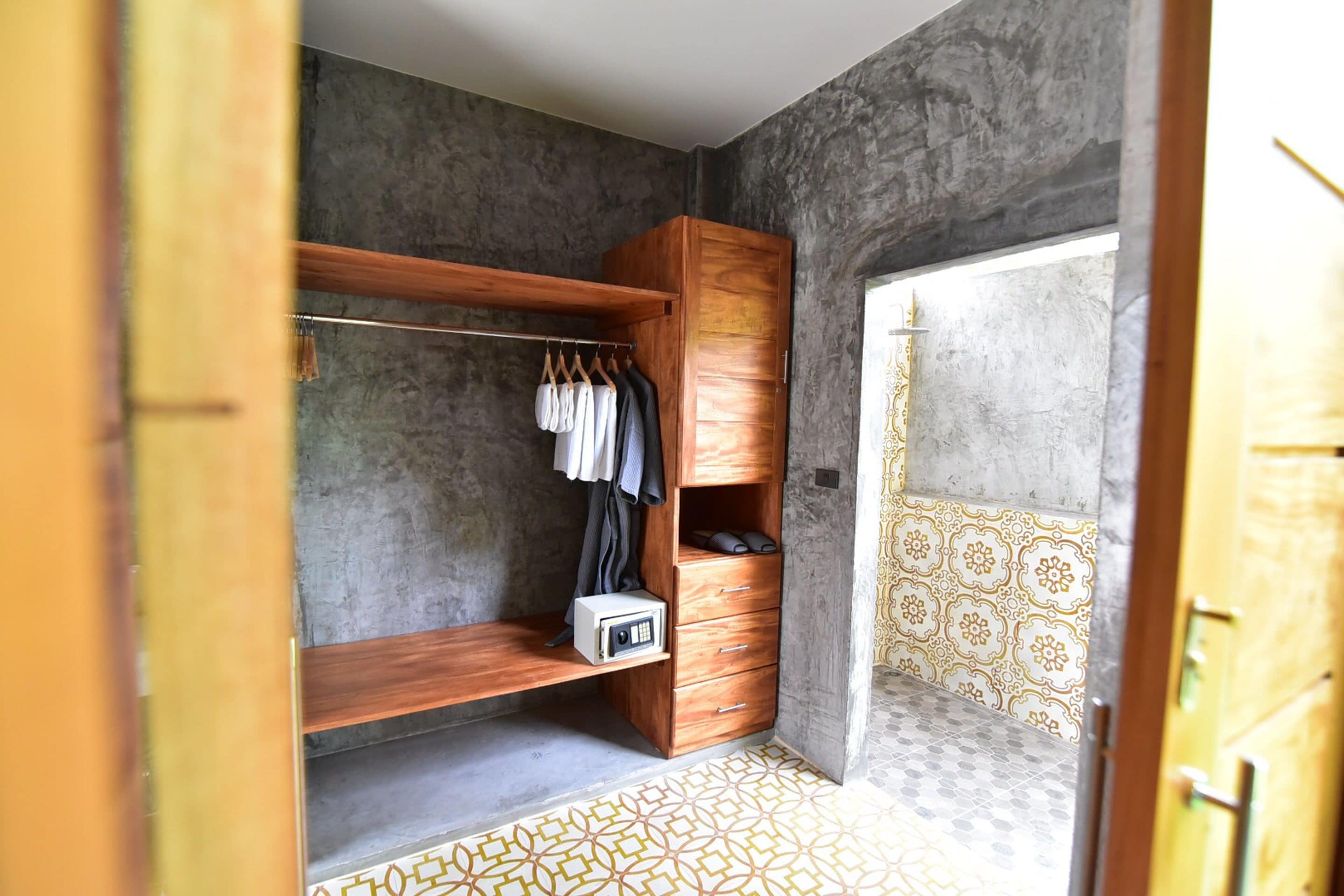 private horizon pool villa | hypo-allergenic bedding, minibar, in-room safe, desk