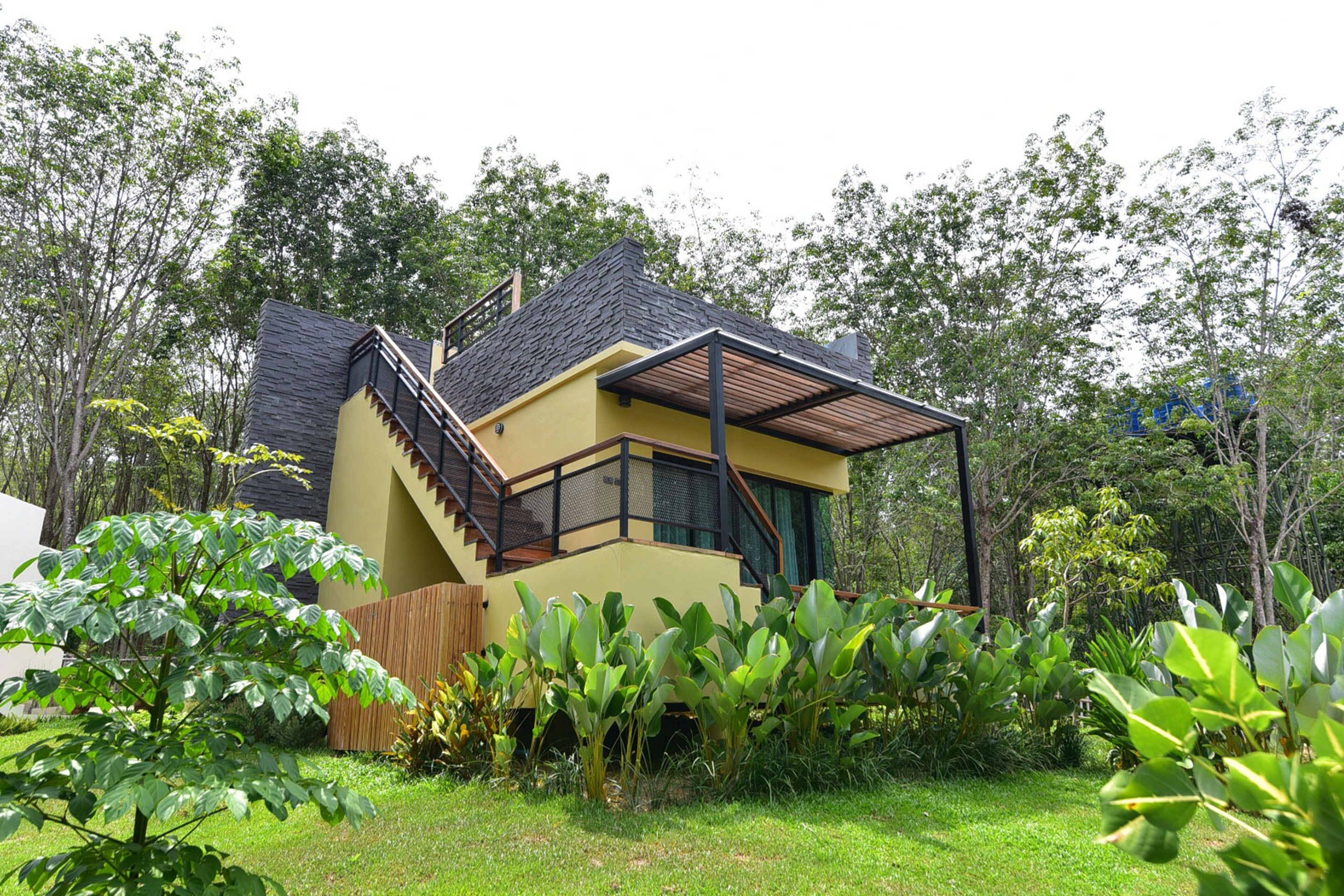 private horizon pool villa | hypo-allergenic bedding, minibar, in-room safe, desk