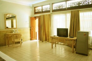 Deluxe Room | In-room safe, desk, soundproofing, rollaway beds - Hana Kuta Beach Hotel (Kuta)