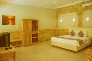 Deluxe Room | In-room safe, desk, soundproofing, rollaway beds - Hana Kuta Beach Hotel (Kuta)
