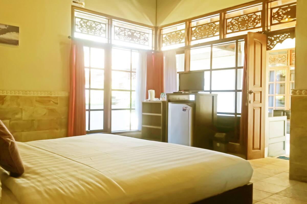 Standard Room | In-room safe, desk, soundproofing, rollaway beds (surcharge)