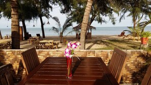 2 restaurants, breakfast, lunch, dinner served; international cuisine