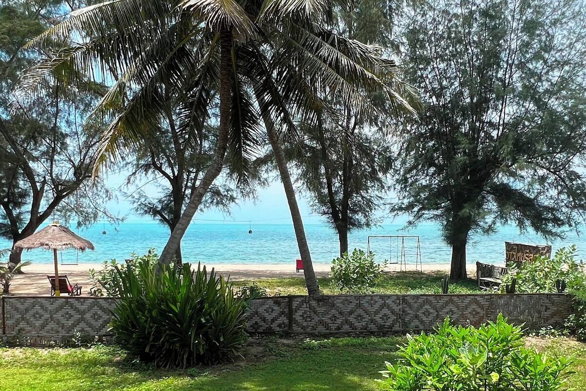 Comfort Bungalow Beachfront | Beach/ocean view