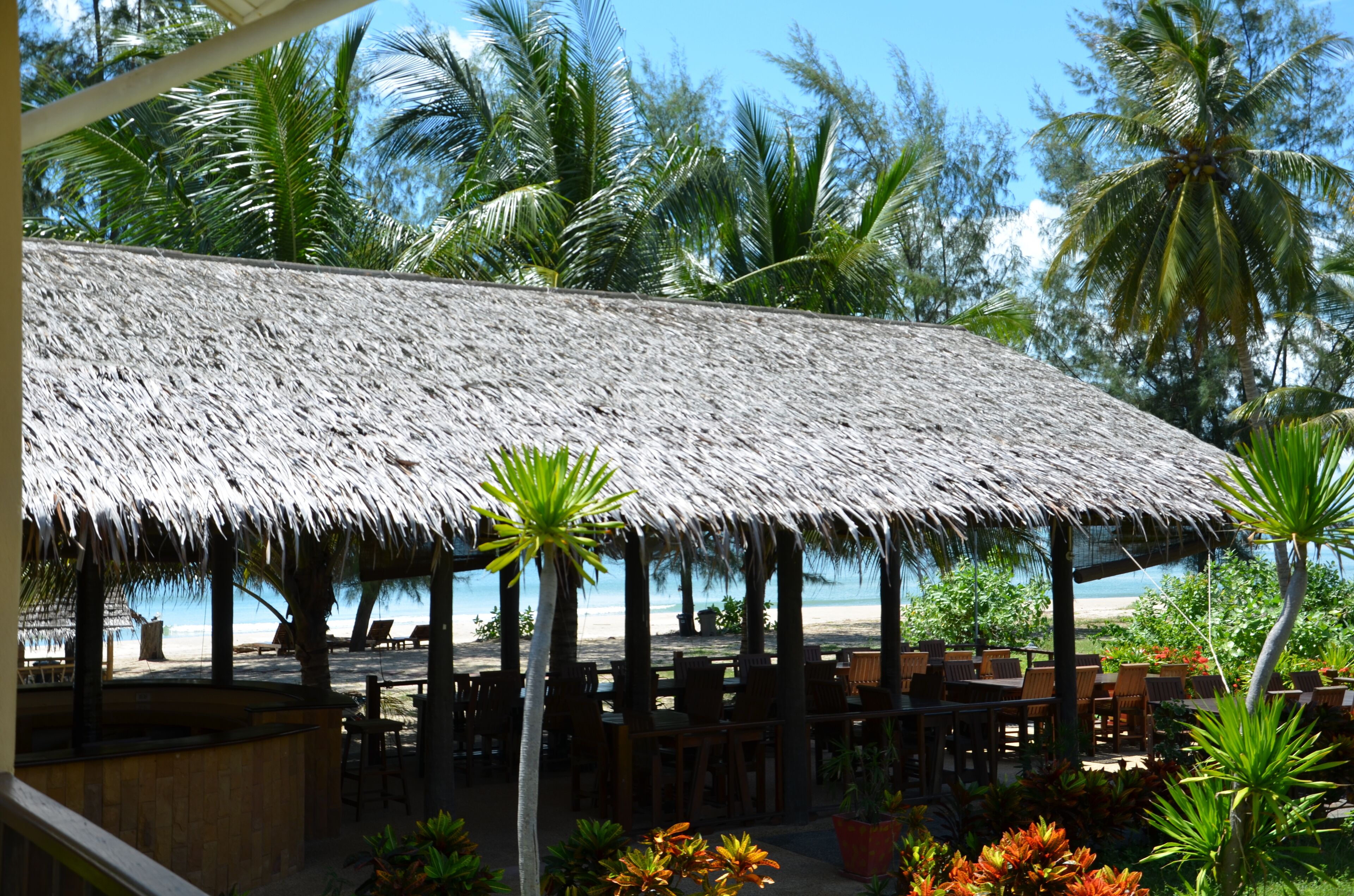 2 restaurants, breakfast, lunch, dinner served; international cuisine