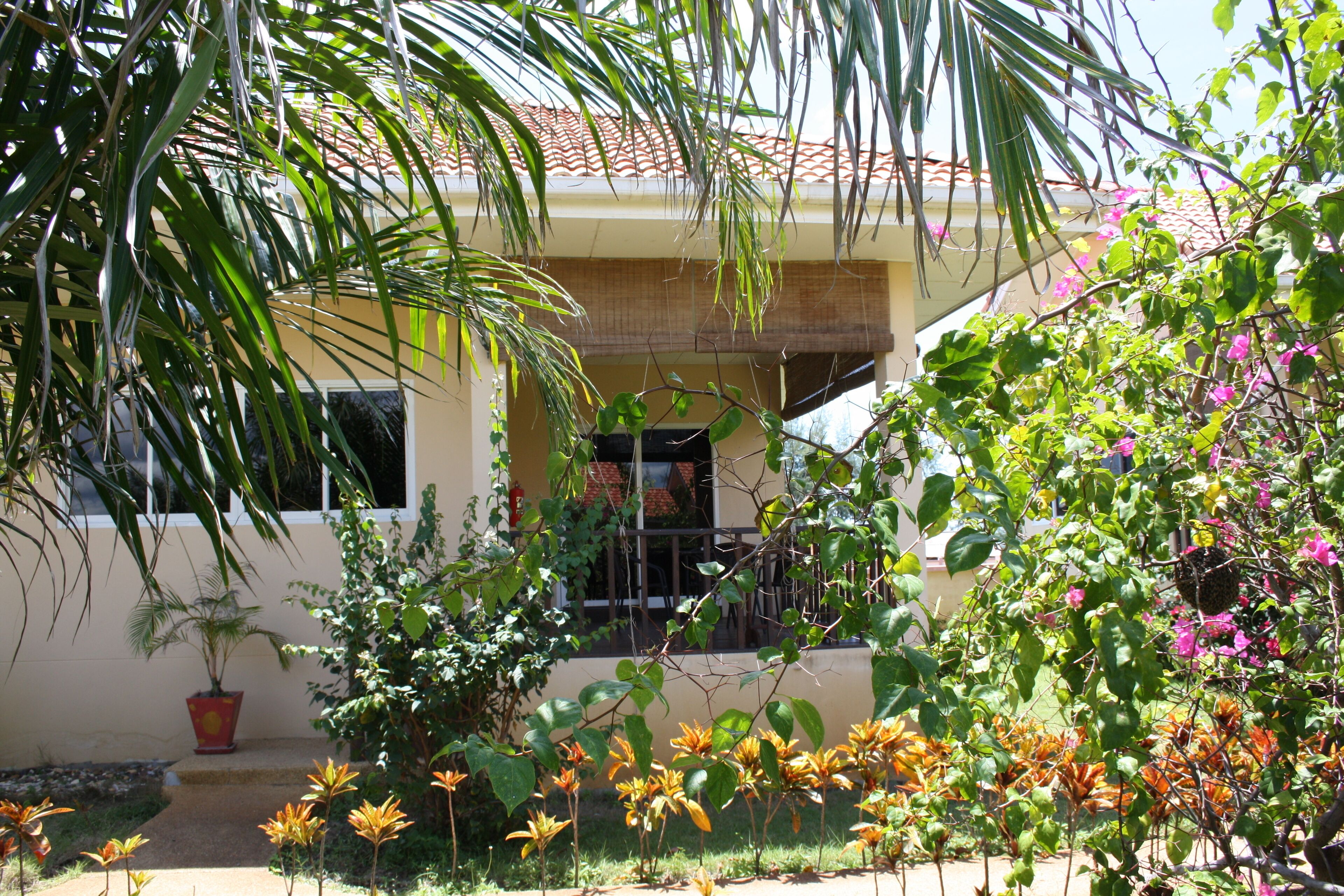 comfort bungalow beachside | minibar, in-room safe, blackout curtains, free wifi