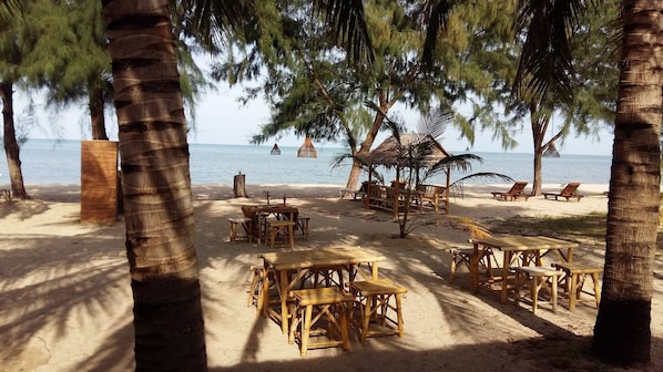 Beach nearby, beach massages, beach bar