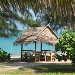 Thai massages, massages on the beach, manicures and pedicures, massages