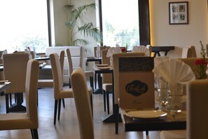 International cuisine - The Legend Hotel (Prayagraj)