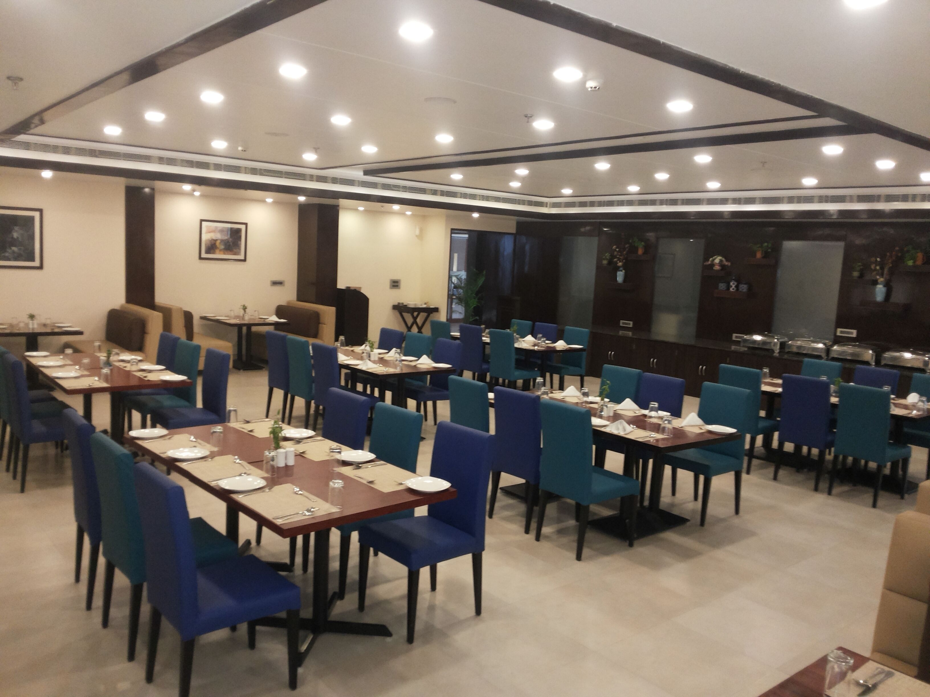 Petit déjeuner continental (413 INR par personne)