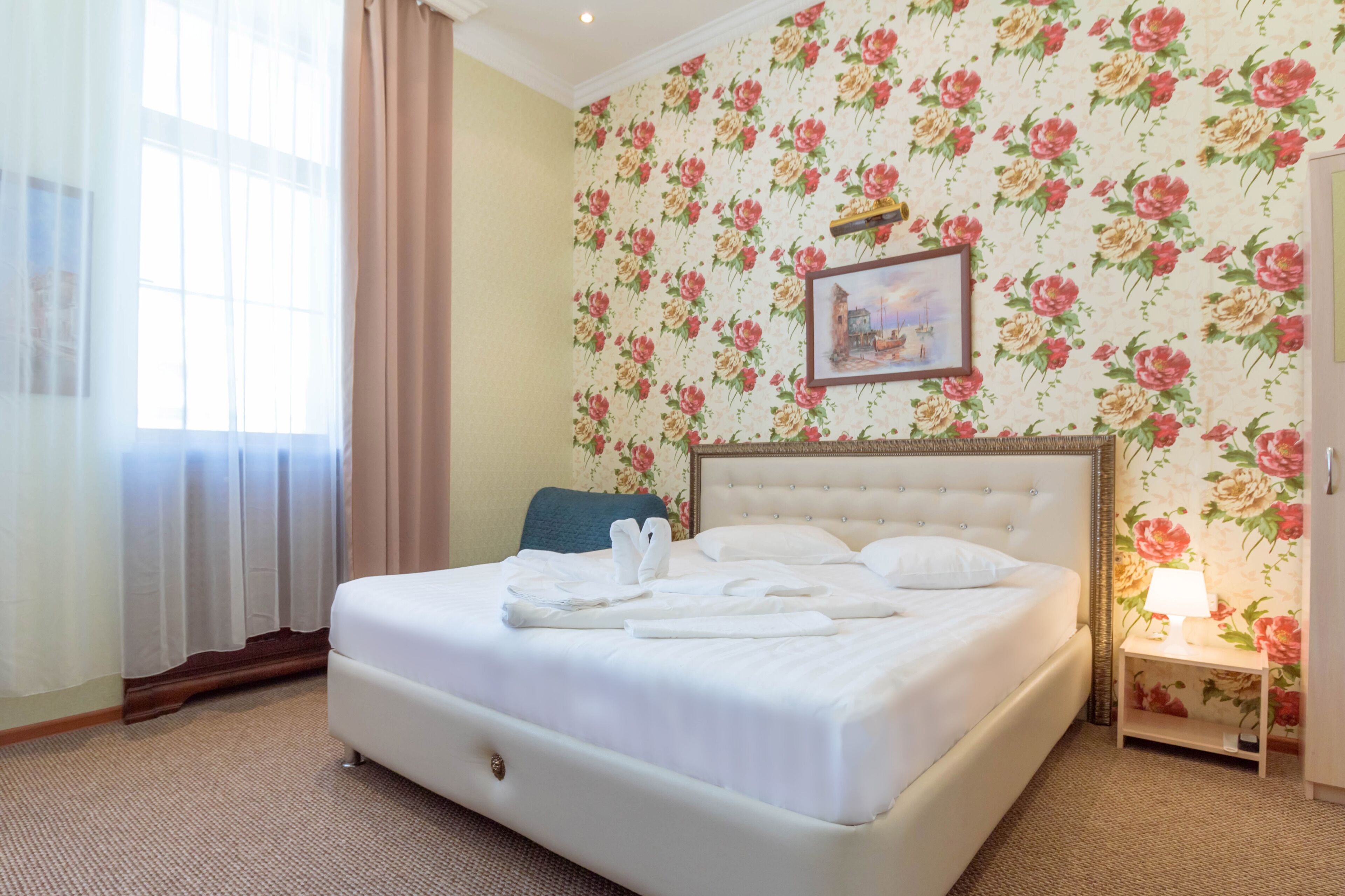 Deluxe Room, 1 Bedroom, Non Smoking, Kitchenette | Desk, iron/ironing board, free WiFi, bed sheets