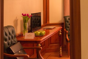 Executive Room, Non Smoking, Kitchenette | Television - Aroom Hotel on Kitay-Gorod (Moscow)