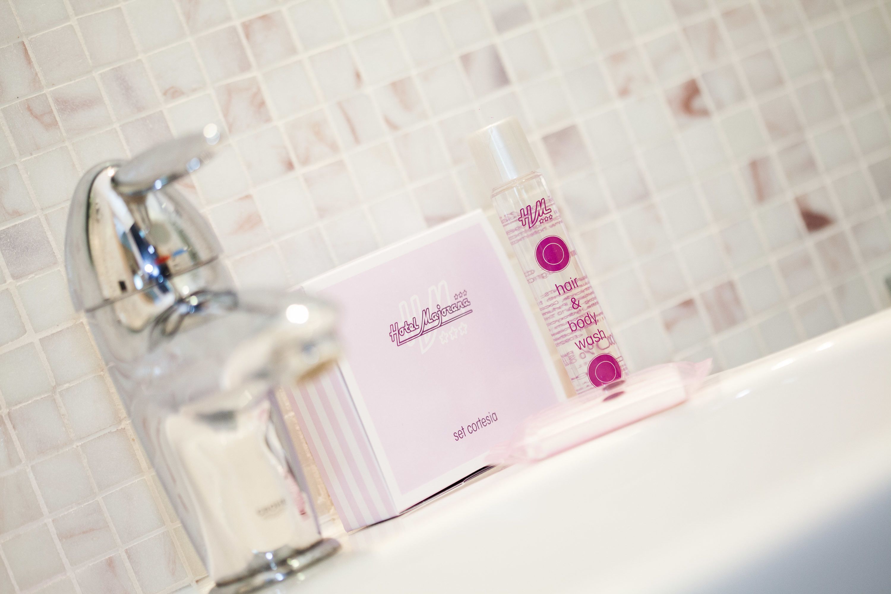 single room | bathroom amenities | shower, hair dryer, slippers, bidet