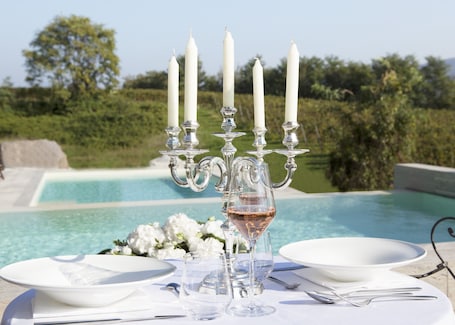 Seasonal outdoor pool, pool umbrellas, sun loungers