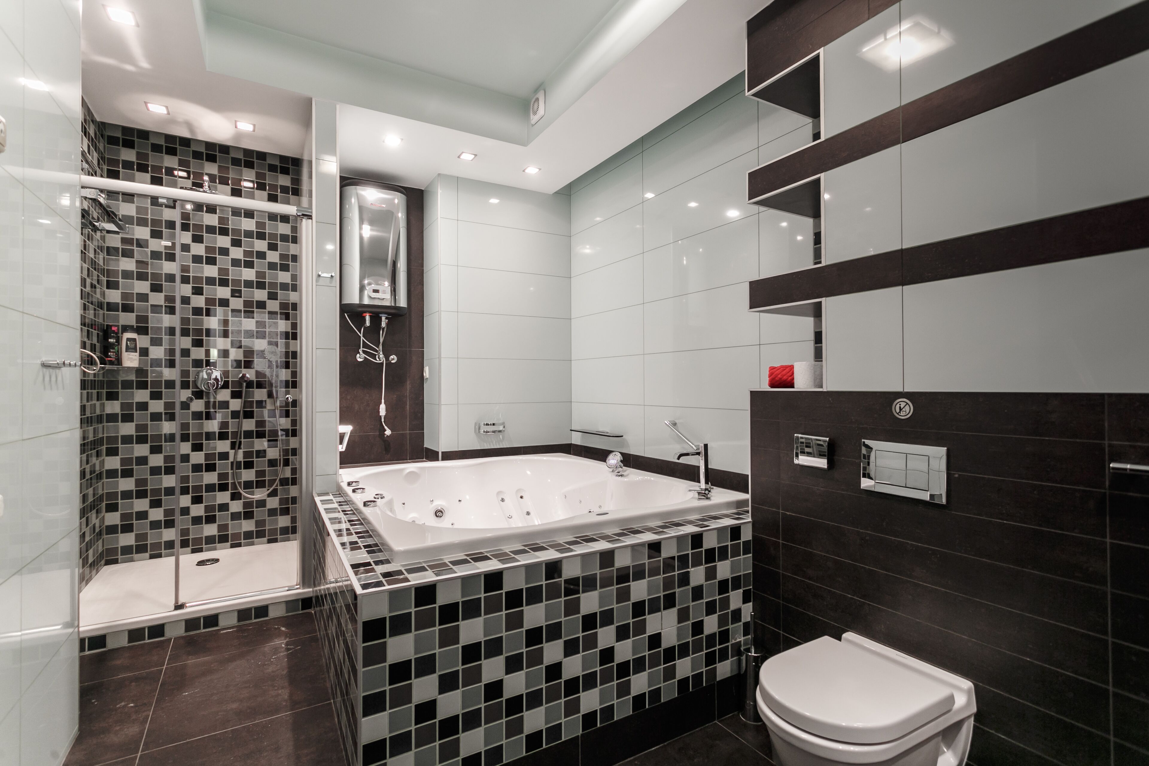Premium Apartment | Bathroom | Free toiletries, hair dryer, towels, soap