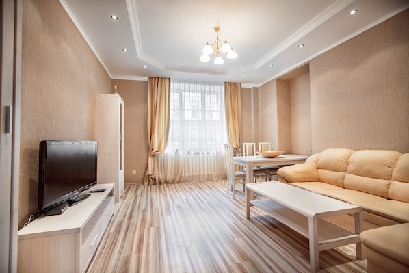 Apartament, 2 dormitoris (21, Karla Marksa Str.) | Sala d'estar | Televisor LED