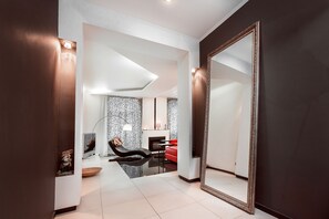 Luxe appartement, 1 slaapkamer (1, Romanovskaya Sloboda Str.) | Woonruimte | Ledtelevisie