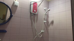 Standard-Doppelzimmer | Badezimmer