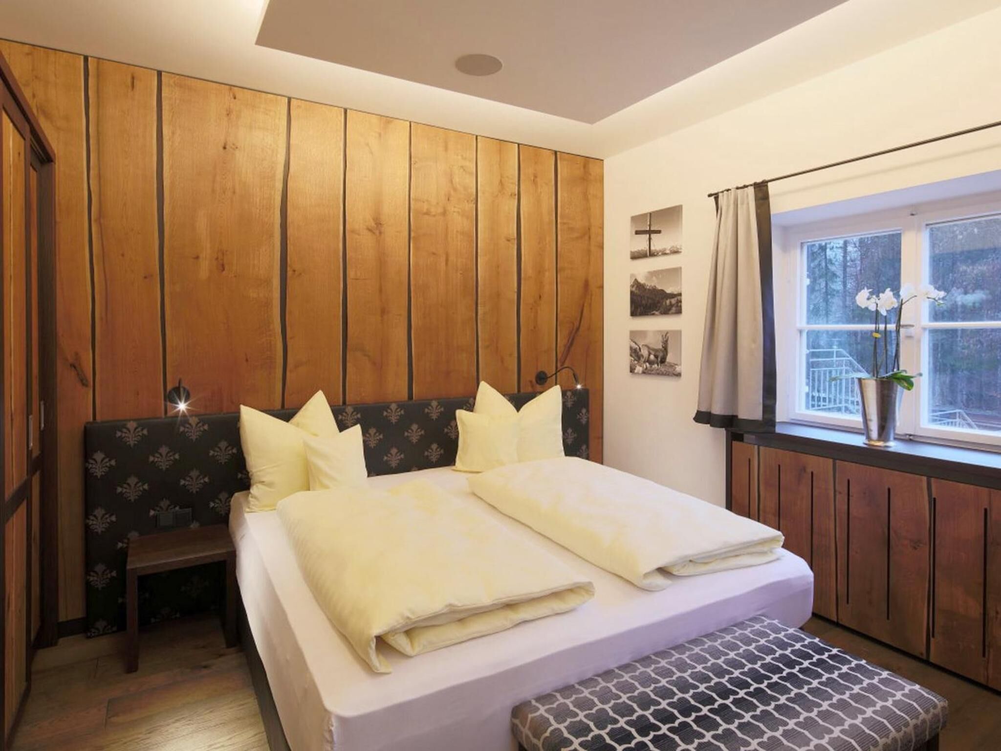 hypo-allergenic bedding, iron/ironing board, free rollaway beds