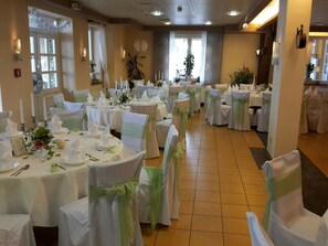 Family dining - Hotel & Restaurant Kuhfelder Hof (Kuhfelde)