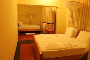 Standard Double Room, Non Smoking | Desk, free WiFi