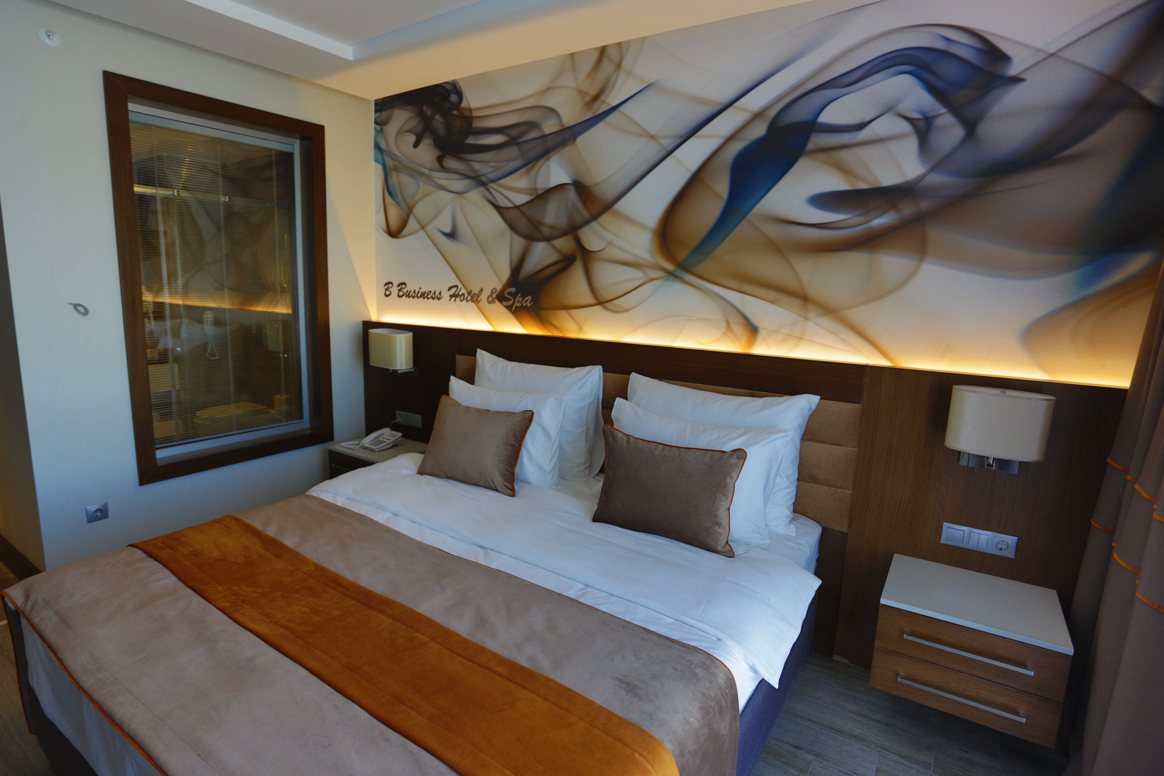 deluxe standard room | premium bedding, minibar, in-room safe, soundproofing