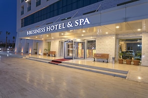 Property entrance - B Business Hotel & Spa (Antalya)