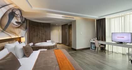 B Business Hotel & Spa